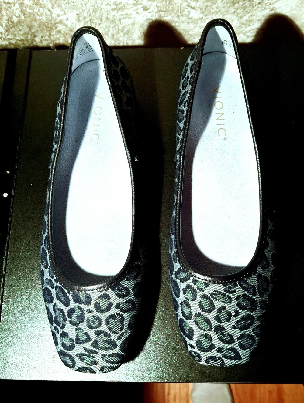 Vionic Orinda 2 Ballet Flats in a Blue Leopard-pattern Denim
